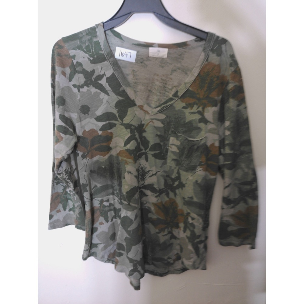 t.la V-Neck Long Sleeve Tee Women L Green Floral Camo Slub Knit Pocket Casual